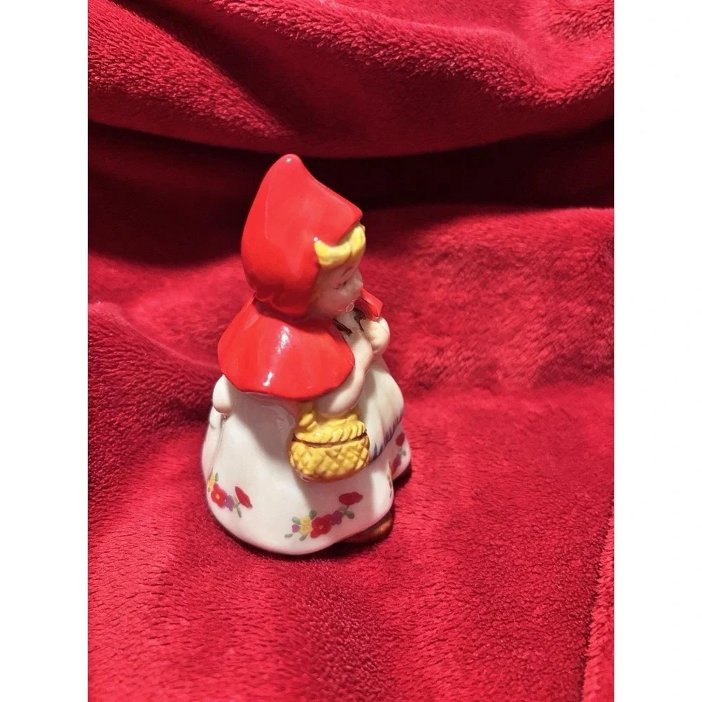 VTG Hull Pottery By Louise Baker Red Riding Hood Salt Shaker Dept 56 1940 3x2.5